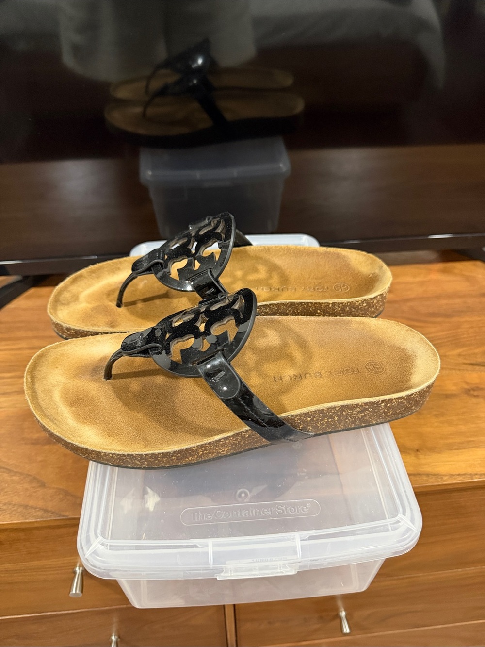 Tory Burch Black Logo Thong Sandals with Tan Footbed - Picture 4 of 7